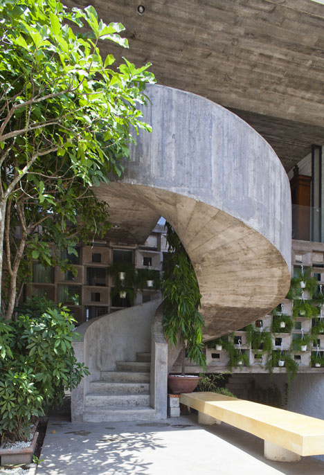 dezeen_Binh-Thanh-House-by-Vo-Trong-Nghia-and-Sanuki-+-Nishizawa_19.jpg