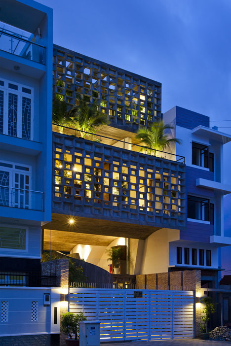 dezeen_Binh-Thanh-House-by-Vo-Trong-Nghia-and-Sanuki-+-Nishizawa_2.jpg