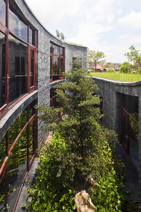 dezeen_Stone-House-by-Vo-Trong-Nghia_3.jpg