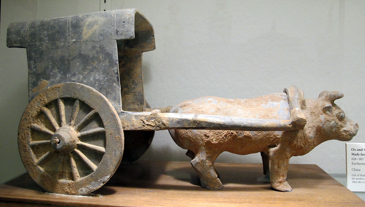 Dinastia_tang,_bue_e_carro_per_corredo_funebre,_618-907_ca..JPG