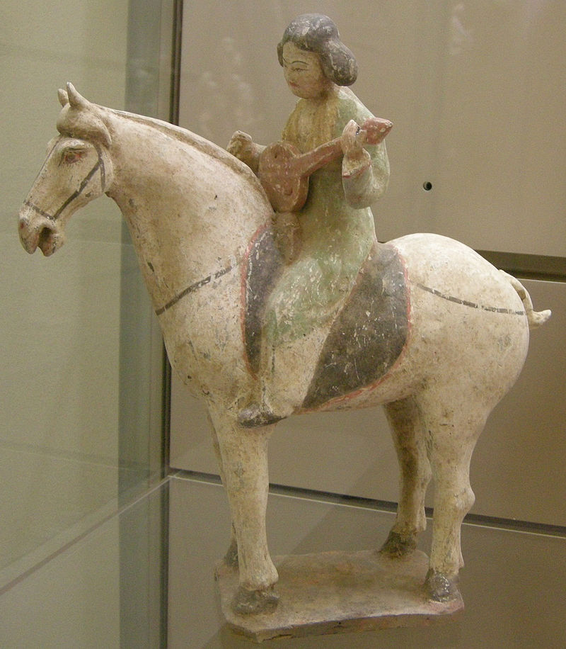 Dinastia_tang,_shanxi,_gruppo_di_sei_suonatori_a_cavallo,_650-750_ca.,_06.JPG