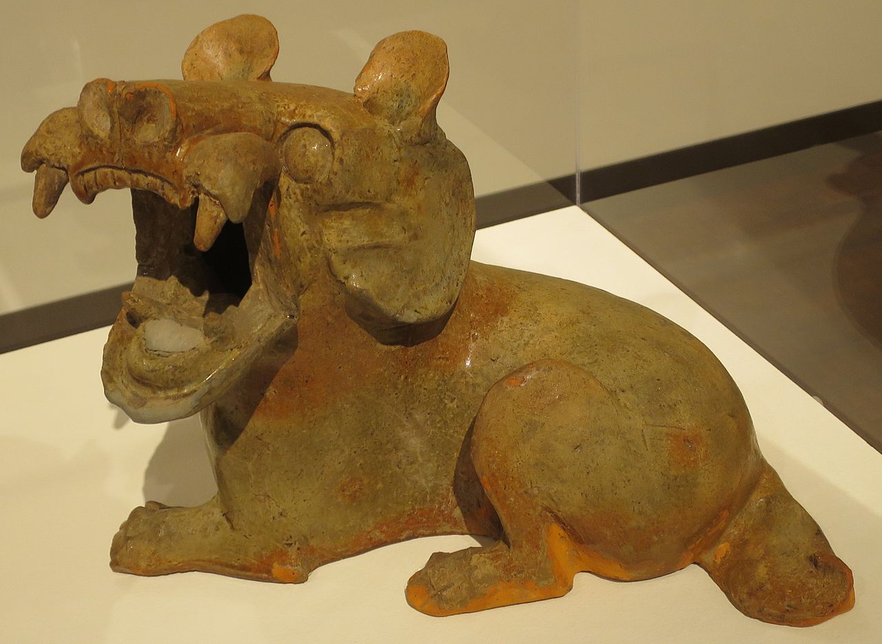 Dog,_Han_dynasty_(206_BCE-220_CE),_earthenware_with_polychrome.JPG