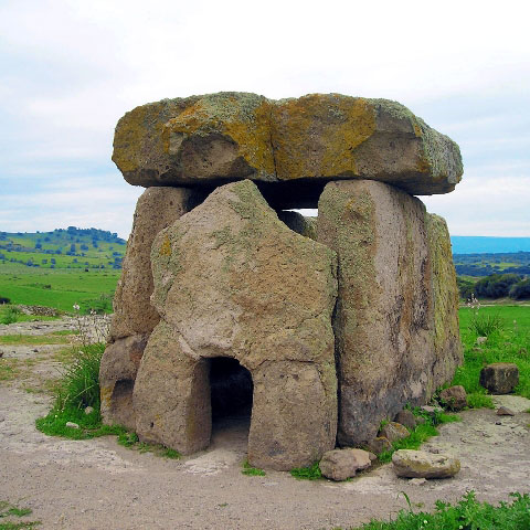 dolmen.jpg