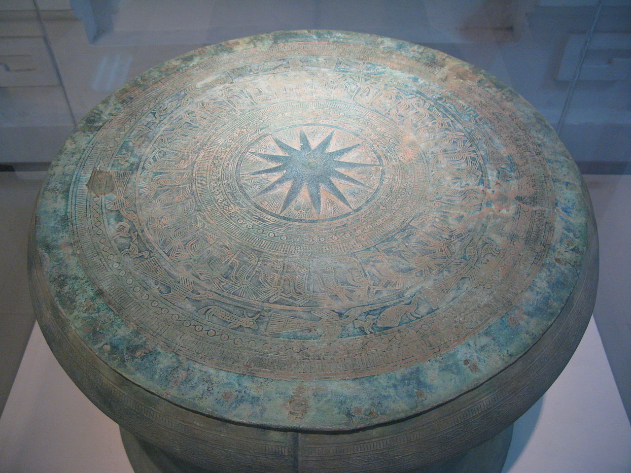 Dong_Son_bronze_drum.JPG
