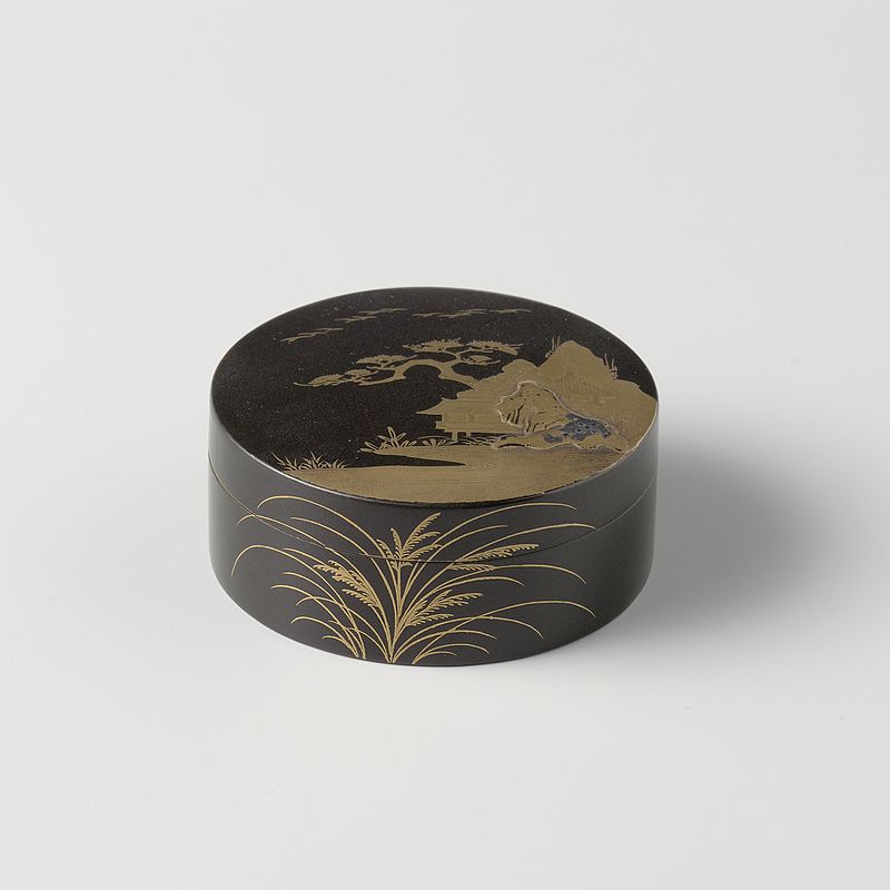 Doos,_zwarte_lak_met_waterlandschap_in_goud_makie-Rijksmuseum_AK-NM-6317.jpeg.jpeg
