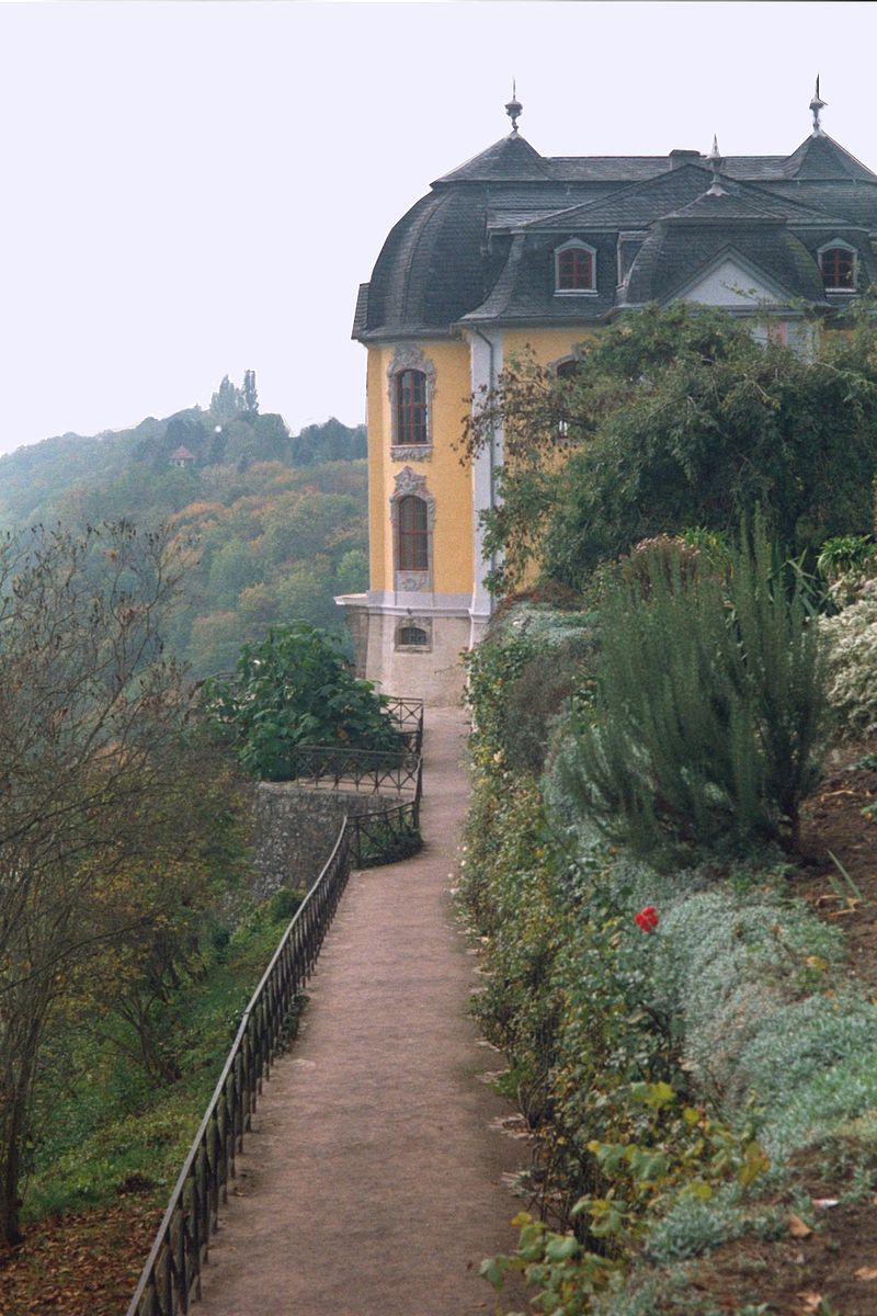 Dornburg,_the_Rokoko_palace.jpg