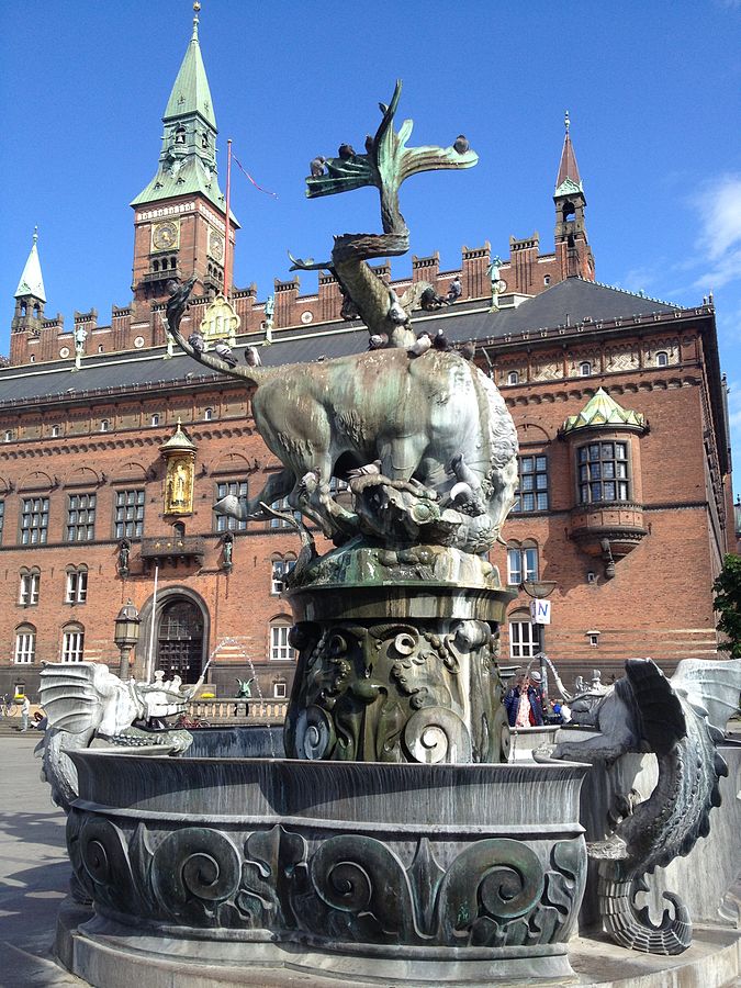 Dragon_Fountain_(Copenhagen).jpg