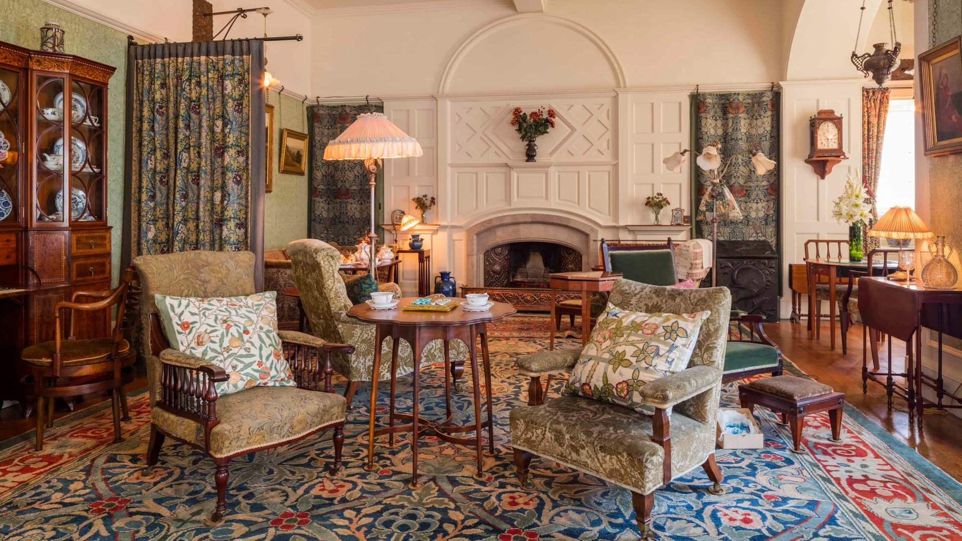 drawing-room-standen-house-and-garden-west-sussex-1359103.jpg