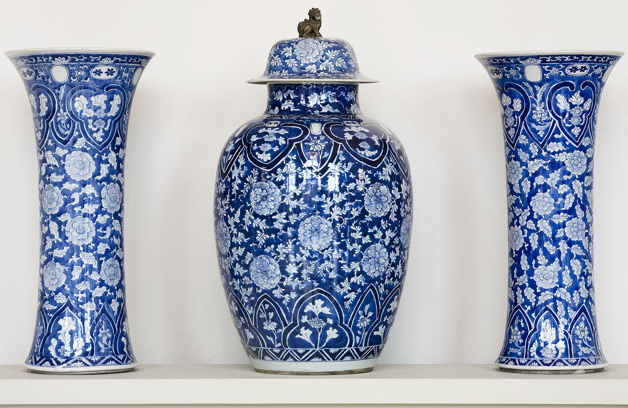 Dresden_Porcelain_Collection_-_07-1990.jpg
