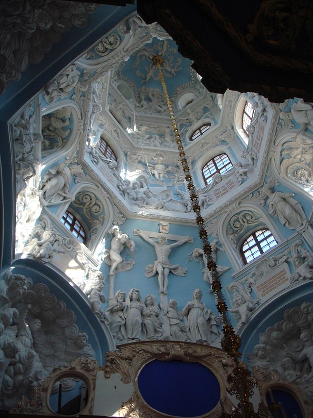 Dubrovitsy_church_interior.JPG