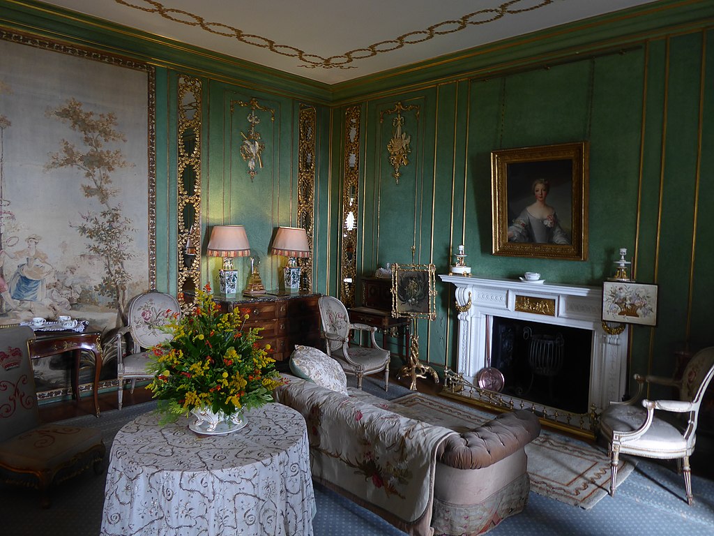 Dunrobin_Castle_-_Green_&_Gold_room_02.jpg
