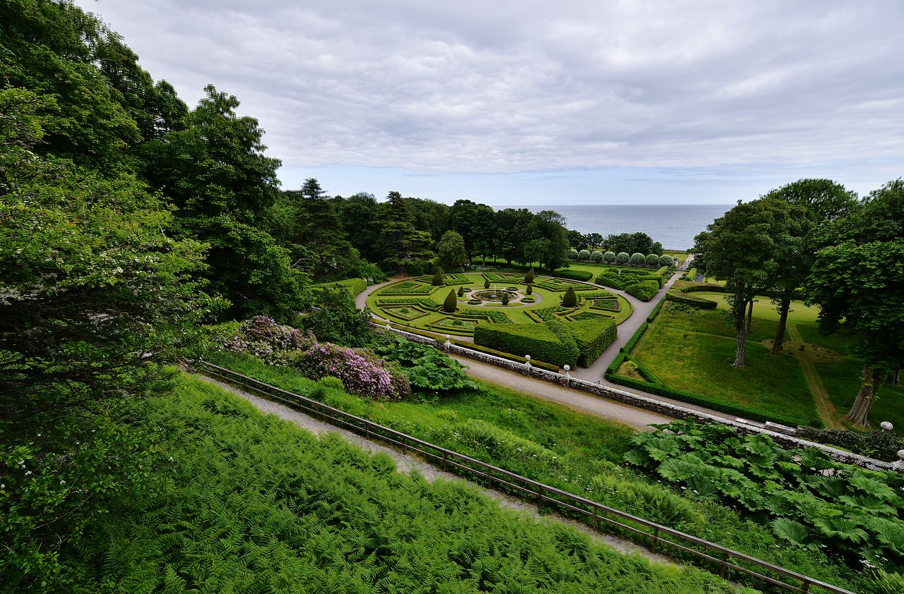 DUNROBIN_CASTLE_SUTHERLAND.JPG