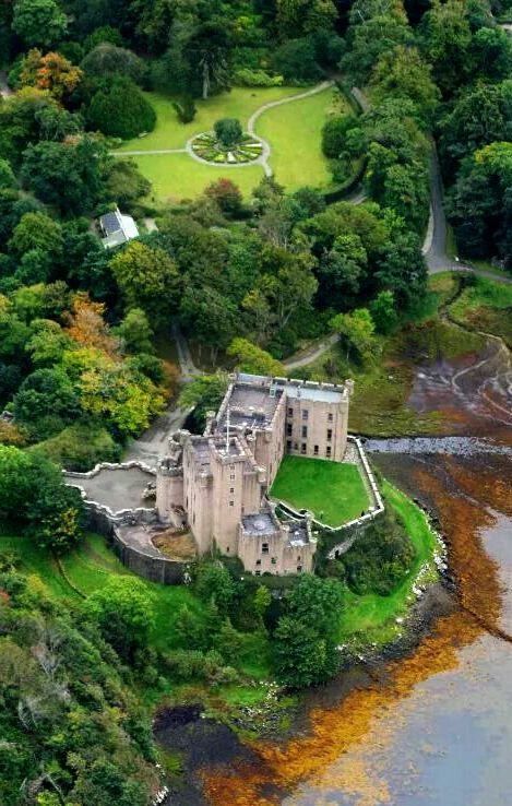 Dunvegan Castle2519d62fecea8e2605ac021e7bdd2d0b.jpg