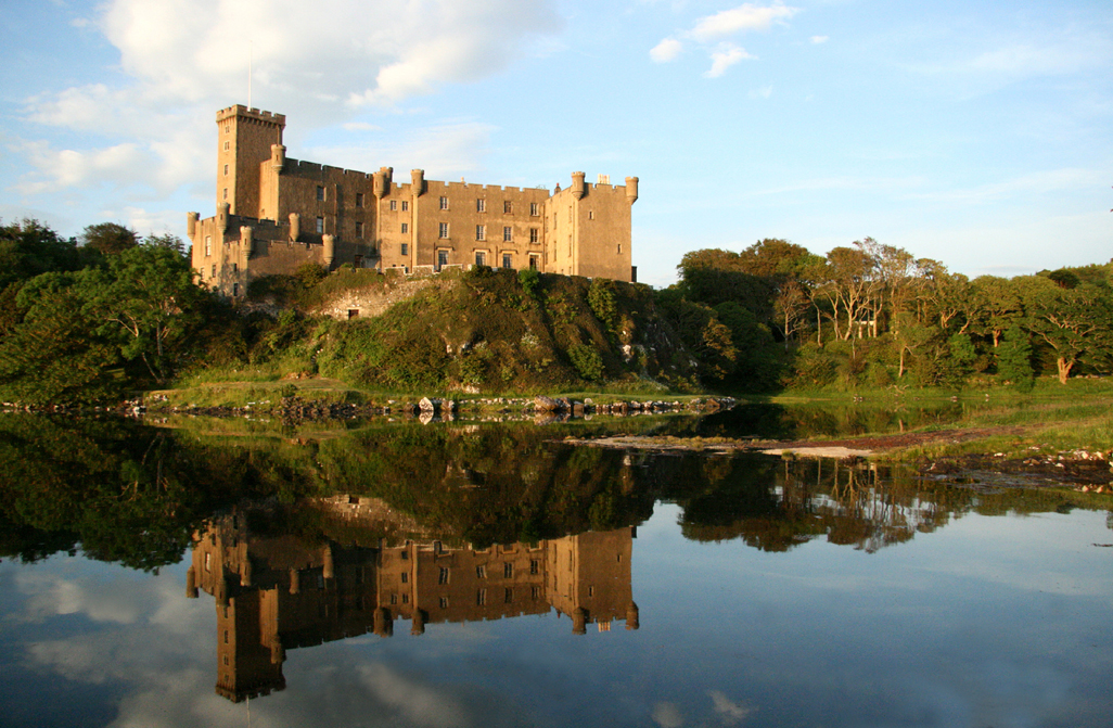 Dunvegan_Castle_&_Gardens ср перестр.jpg