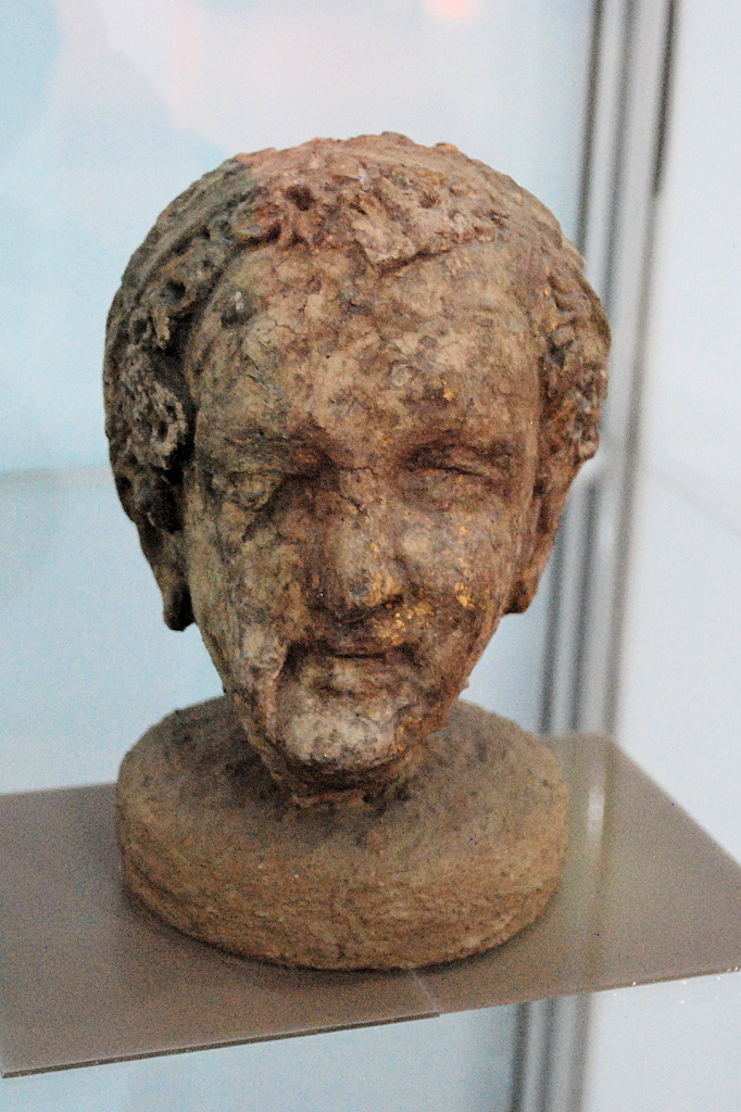 Dushanbe_-_National_Museum_of_Antiquities_-_Takhti_Sangin_portrait.jpg