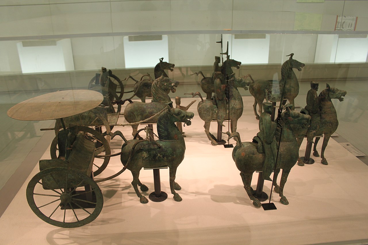 Eastern_Han_Bronze_Cavalry_&_Chariots_-_from_Gansu.jpg
