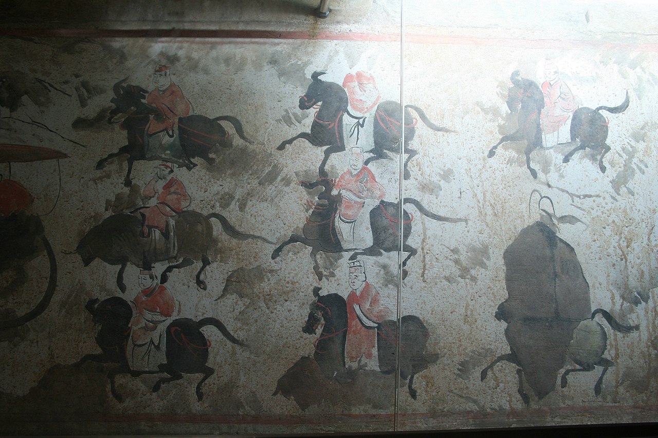 Eastern_Han_Fresco_Tomb-_9_Chariots,_70+_Men_&_50_Horses_07.jpg