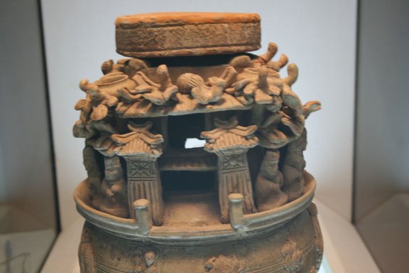 Eastern_Wu_green_glaze_pottery_jar_(top)2.JPG
