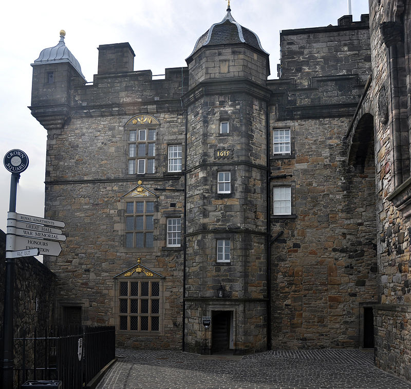 Edinburgh_Castle,_Royal_Palace_north_face.jpg