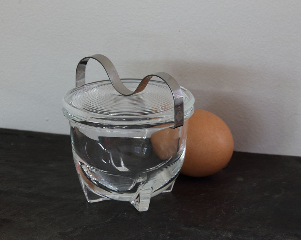 Eierkoch_Egg_coddler_No2_Wilhelm_Wagenfeld_Jenaer_Glas.jpg