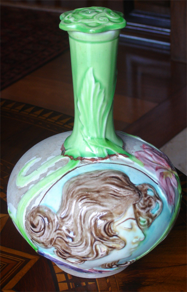 EliseuVisconti-C817-Moringa_decorada_com_perfil_e_flores_–_.jpg