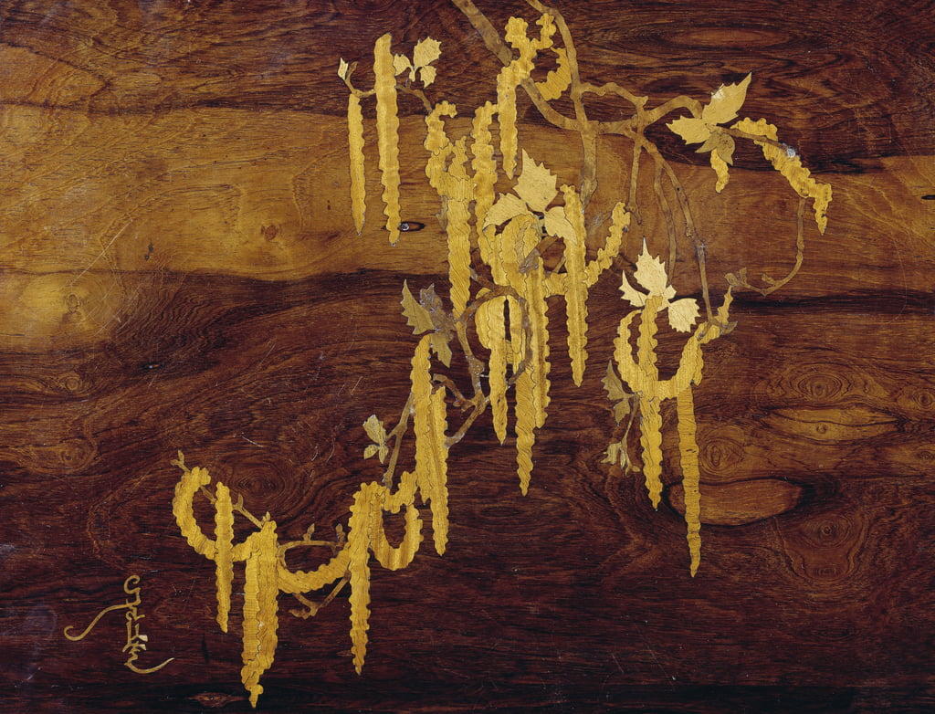 Emile_Galle_-_Inlaid_with_vegetal_motif_detail_of_Art_Nouveau_style_nested_tables_ca_1900.jpg