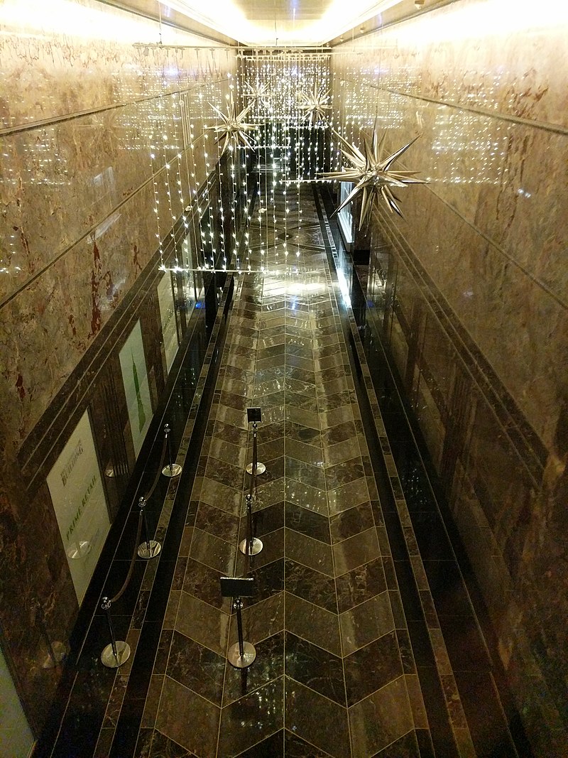 EmpireStateBuilding20201stFloorCorridorFrom2ndFloorB.jpg