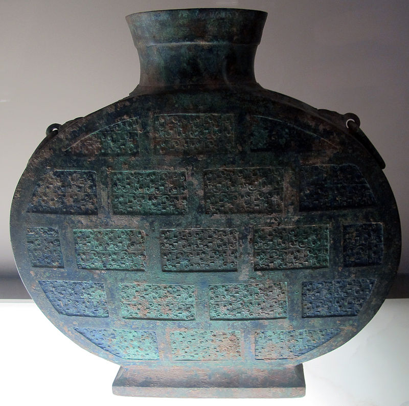 Epoca_degli_stati_combattenti,_bottiglia_schiacciata_bianhu,_481-221_ac._ca._01.JPG