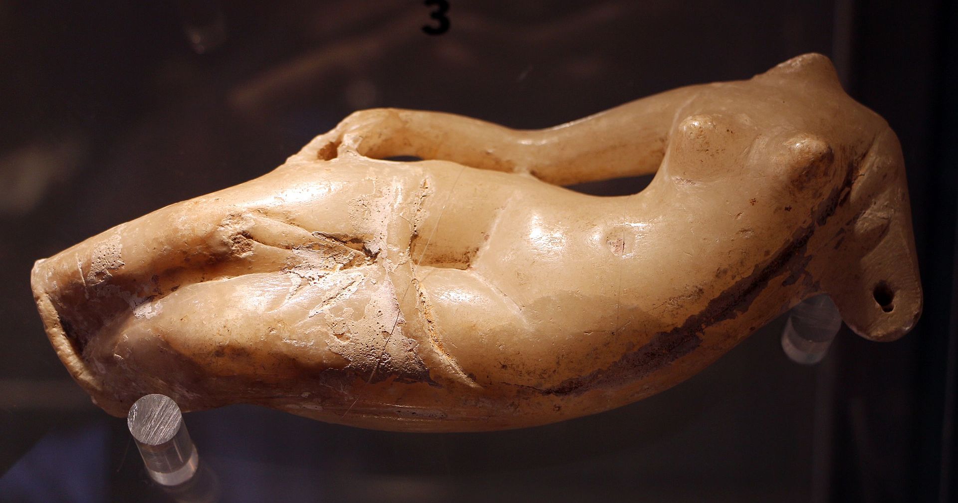 Epoca_partica,_figurina_sdraiata,_alabastro,_I-II_secolo_dc._03_forse_afrodite-anahita.jpg