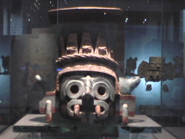 Escultura_en_el_Templo_Mayor.JPG