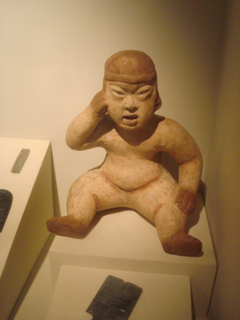 Estatua_olmeca._Museo_del_Jade._Costa_Rica.JPG