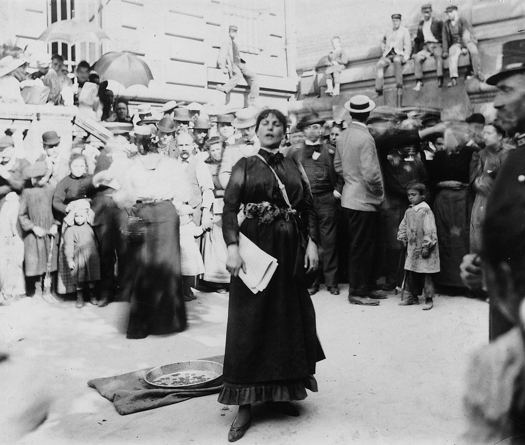 Eugénie_Buffet,_by_Eugène_Atget_(1857_-_1927).jpg