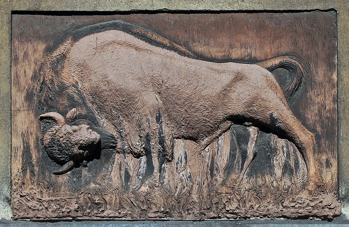 European_bison_(relief),_1936_designed_by_Konstant.jpg