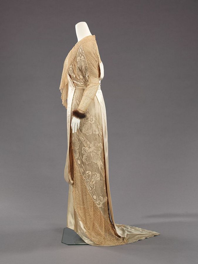 Evening_dress_MET_49.46.18_side_CP3к.jpg