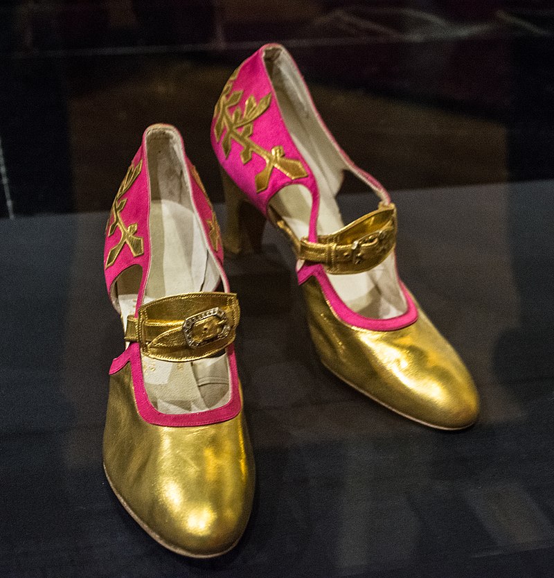 Evening_shoes_-_Delman_(25844065208).jpg