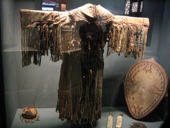 Evenk_shaman_costume.jpg