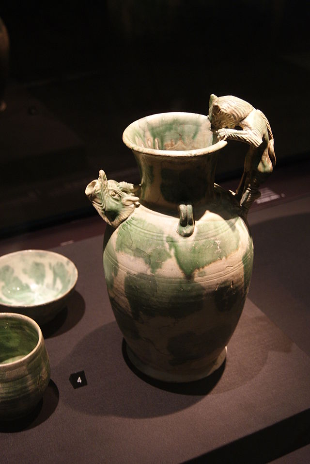 Ewer_with_feline-shaped_handle_from_the_Belitung_shipwreck,.jpg