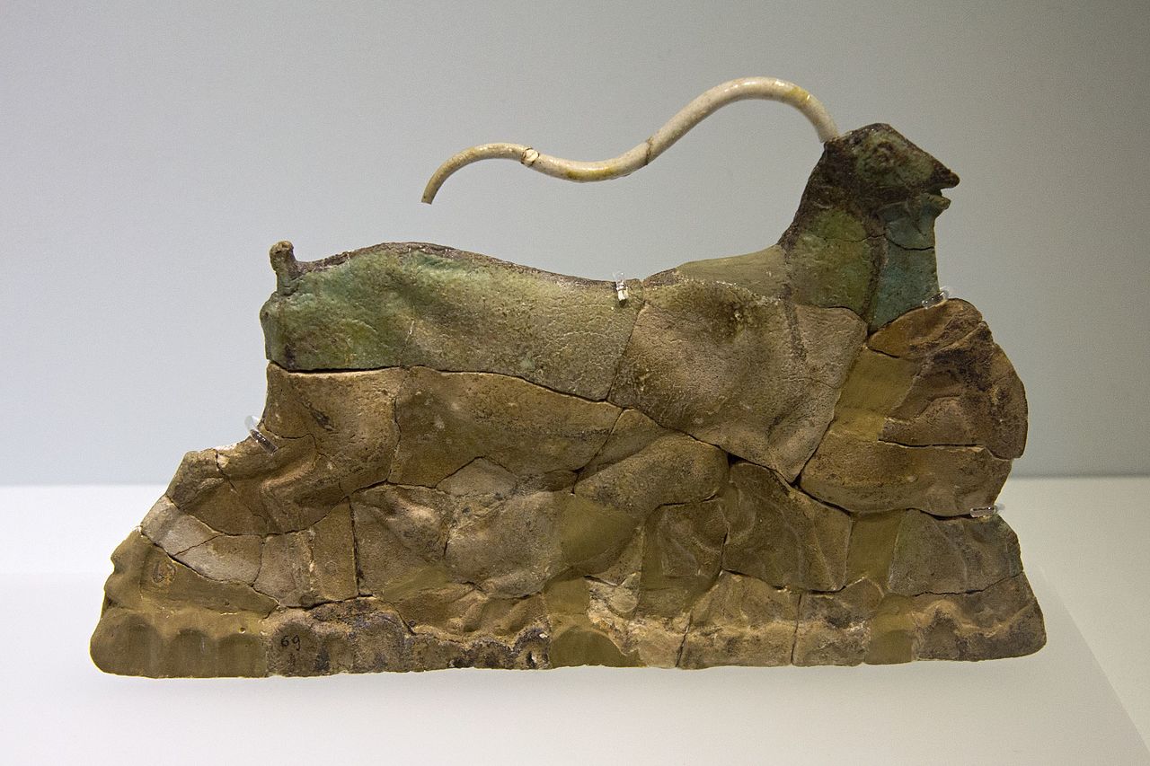 Faiance_inlay,_wild_goat,_Konossos,_1650-1550_BC,_AMH,_145183.jpg