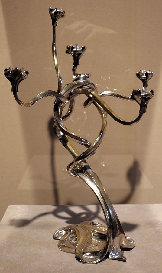 Fernand_dubois,_candelabro_tulipani,_1899_ca.,_bronzo_argentato.jpg