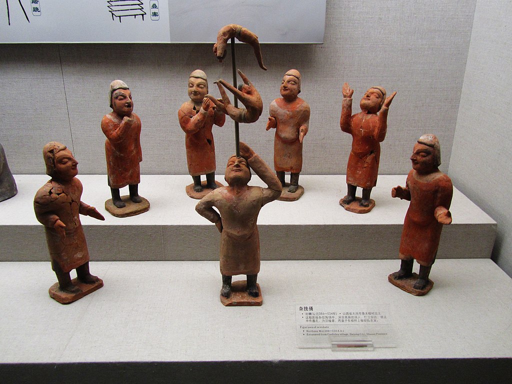 Figurines_of_Acrobats_in_the_Northern_Wei_Dynasty_2011-07.JPG
