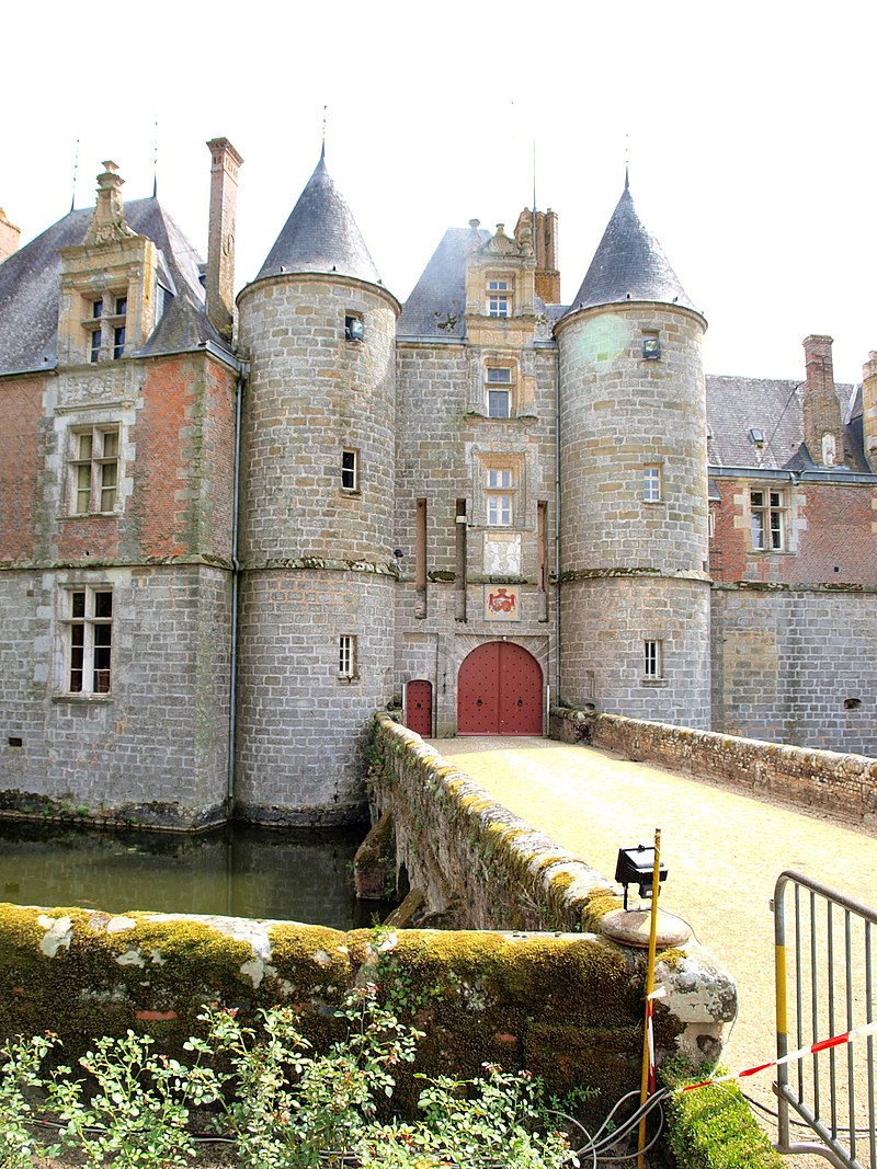 Fleurigny-FR-89-château-a9.jpg