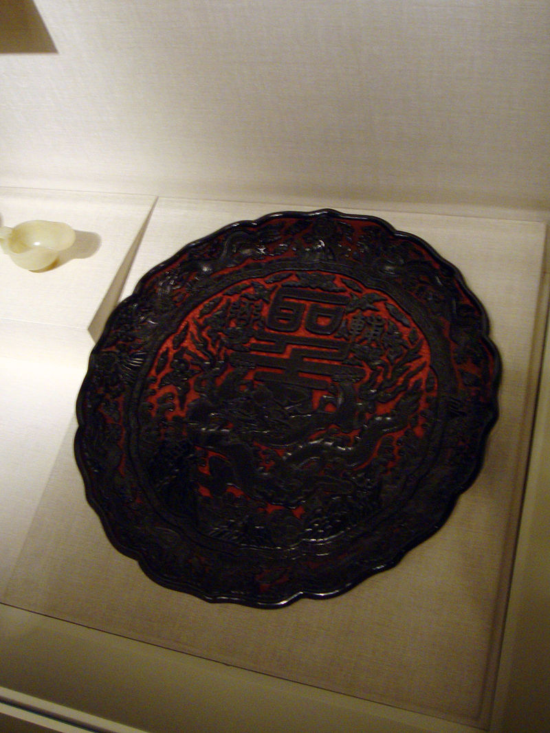Foliated_tray_with_dragon_and_7_Chinese_characters.jpg