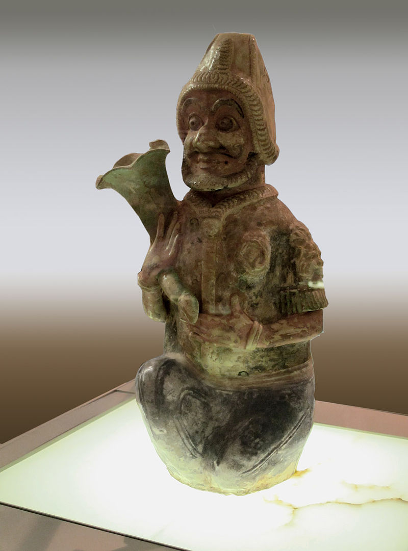 Foreign_holding_a_cornucopia.Tang.jpg