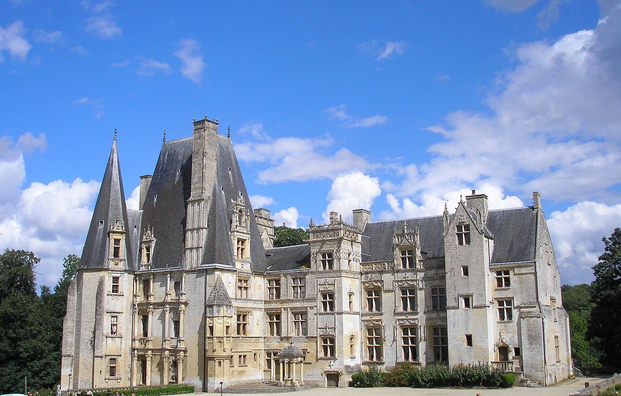 FranceNormandieFontaineHenryChateauOuest.jpg