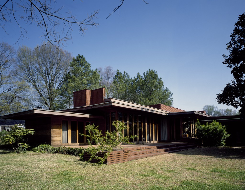 Frank_Lloyd_Wright_designed_house_in_Florence,_Alabama_LCCN2011631298.tif.jpg