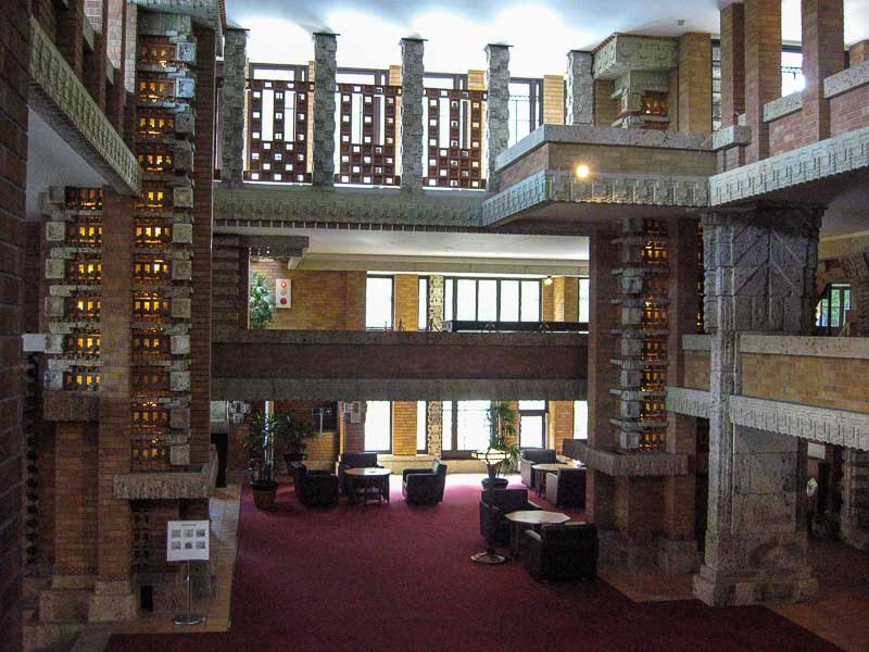 FrankLloydWright_MeijiMura.jpg