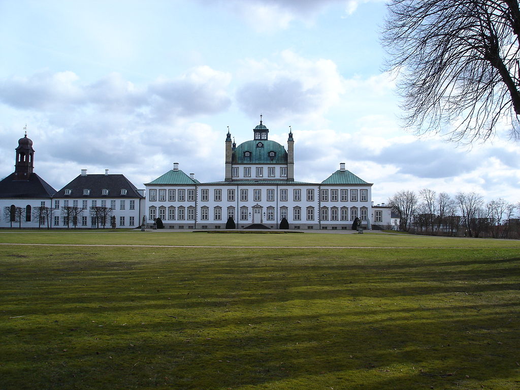 Fredensborg_1720-26 Slot_back.jpg