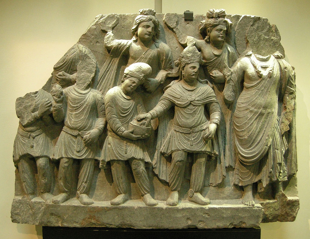Gandhara,_omaggio_di_un_re_kushana_al_bodhisattva,_II-III_sec.JPG