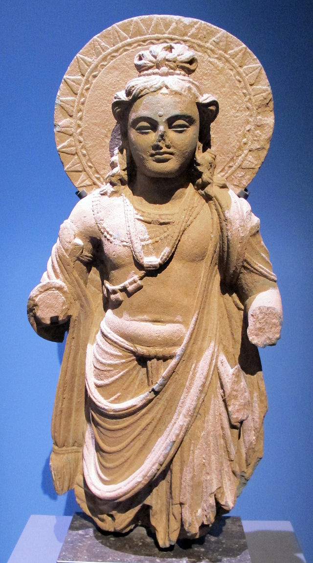 Gandhara,_periodo_kushan,_bodhisattva_col_nimbo,_I-IV_sec.JPG