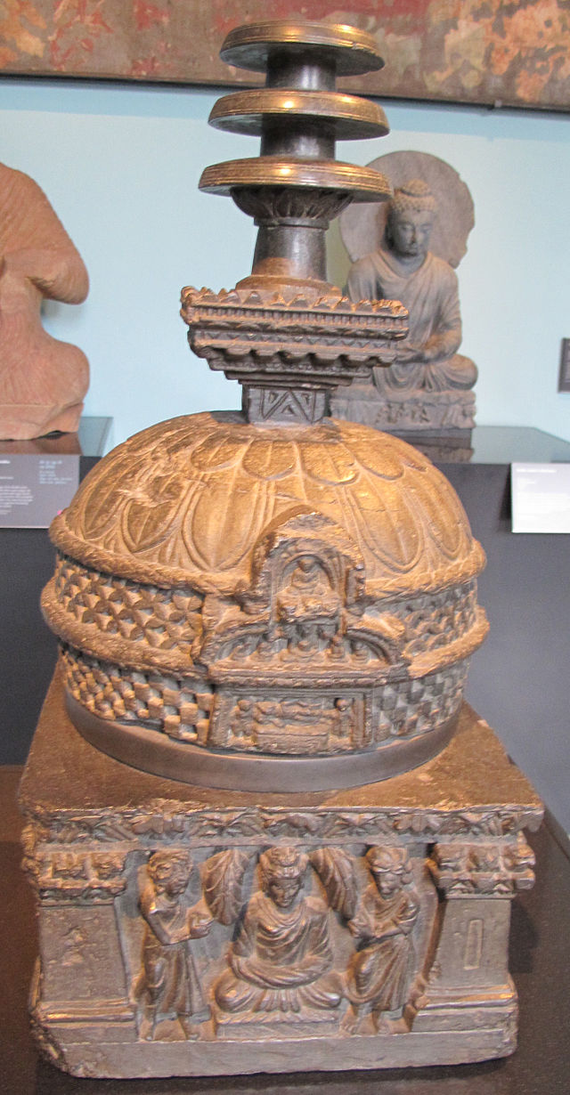 Gandhara,_reliquiario_a_forma_di_stupa,_200-500.JPG